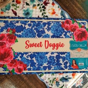 Pioneer Woman Dog Feeding Mat